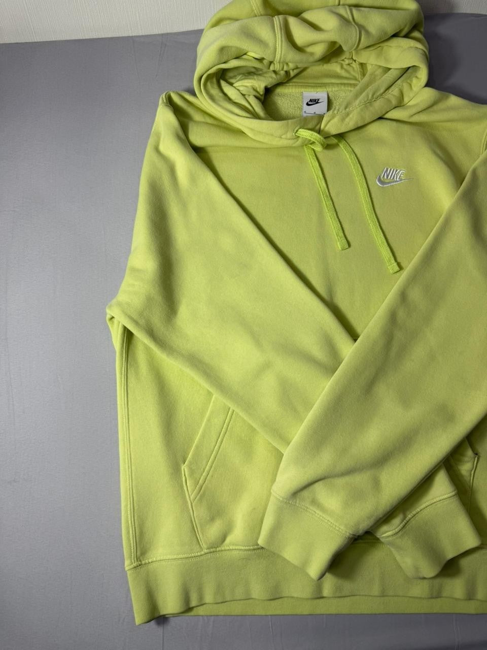 Nike Men's Green Pullover Hoodie Sweatshirt Size Medium US Hooded Casual Wear