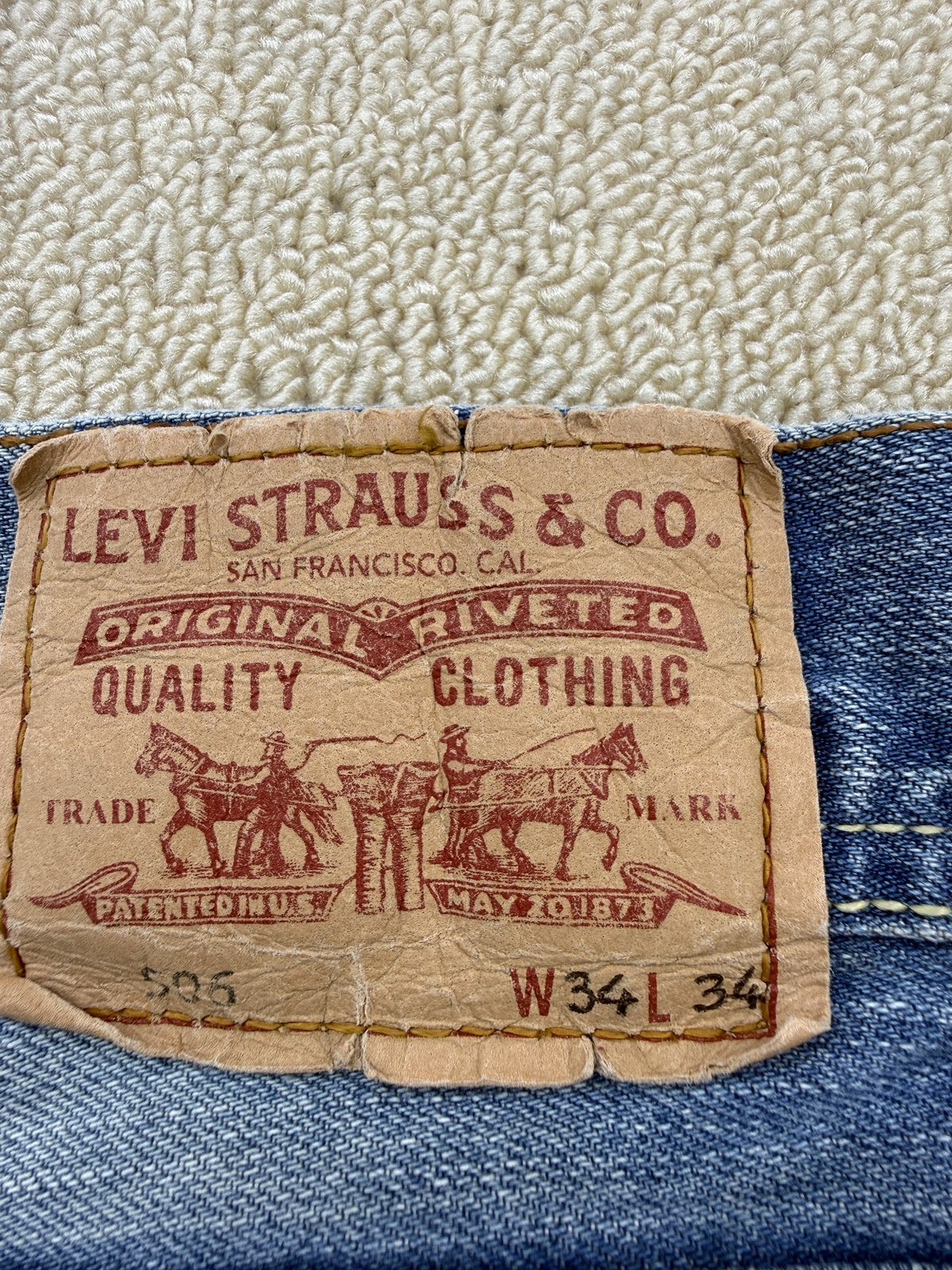 Levi's Men's Light Wash Relaxed Straight 585 Jeans 34x34 100% Cotton