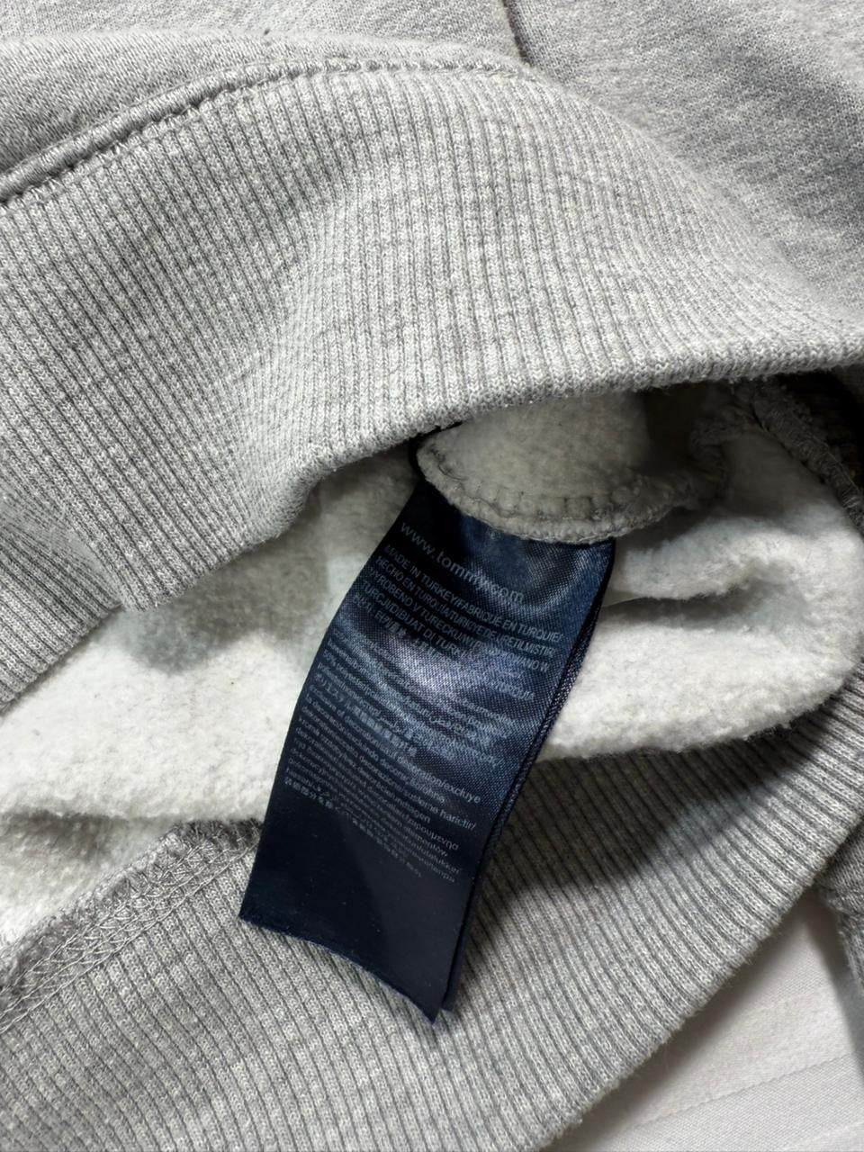 Tommy Hilfiger Men's Flag Patch Fleece Sweatshirt In Light Grey Heather - S