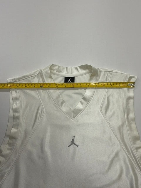 Jordan Boys White Logo Tank Top Big Kid M Regular Fit V-Neck