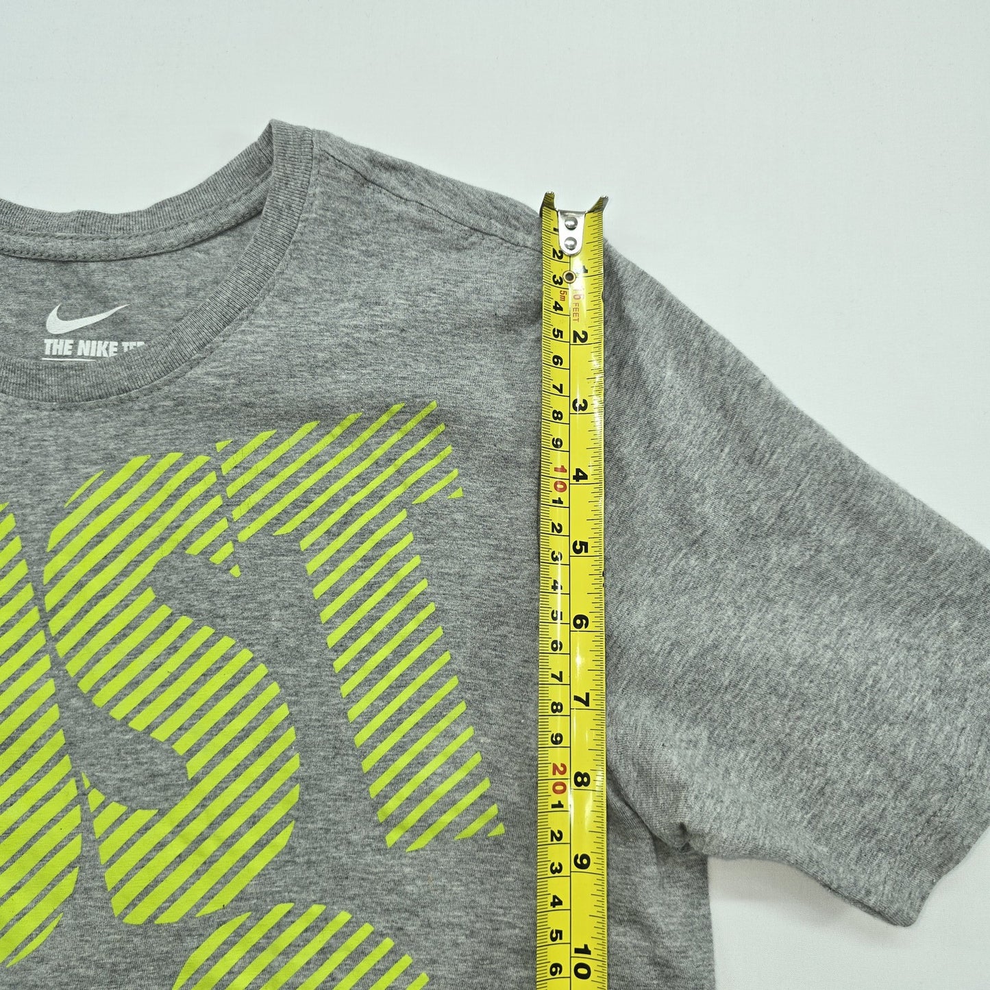 Nike Boys Gray Athletic Cut Logo T-Shirt Big Kid Size S