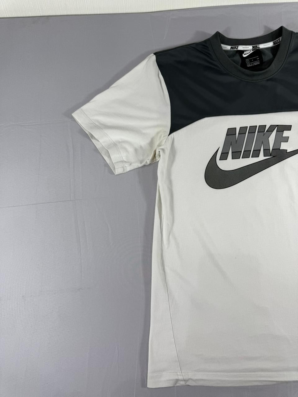 Nike Men's Small S Short Sleeve Athletic T-Shirt White Grey Logo Tee