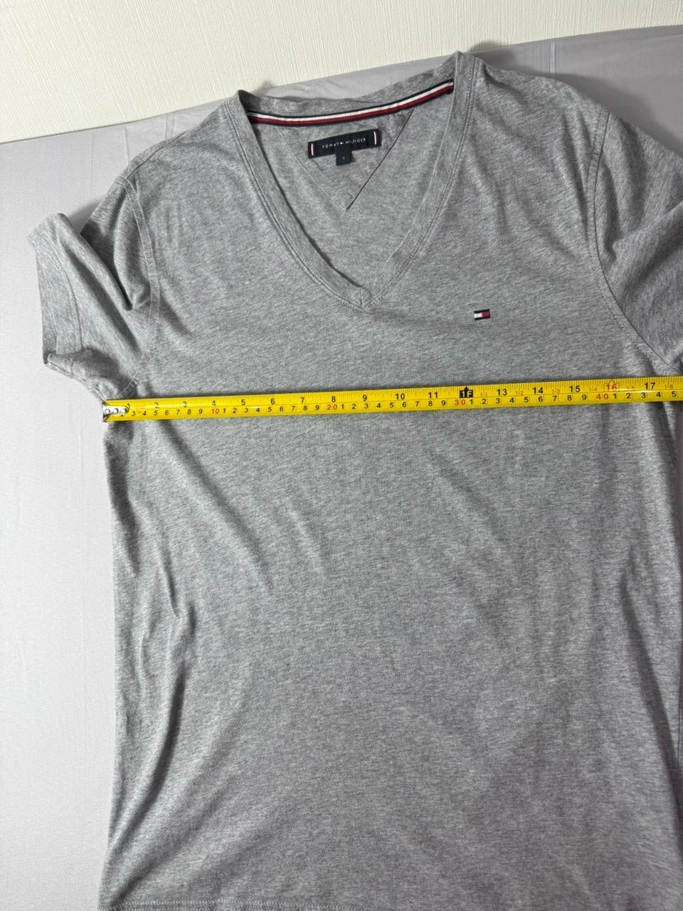 Tommy Hilfiger Men's V-Neck T-Shirt Grey Size S Small Short Sleeve