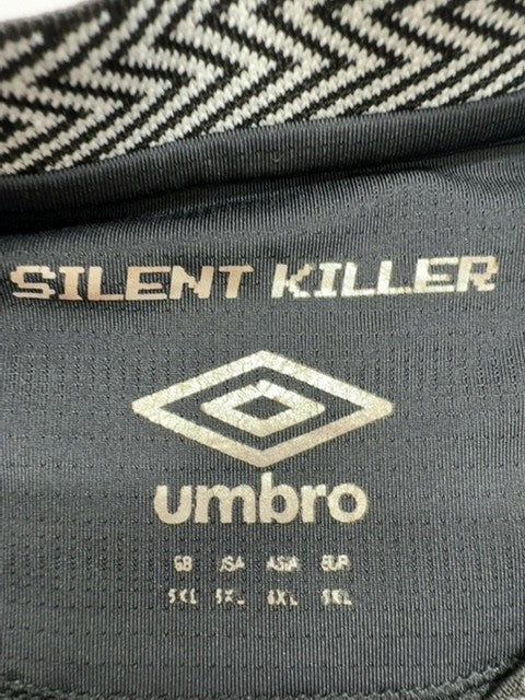 Umbro Black Zigzag V-Neck Jersey XL Short Sleeve 100% Polyester