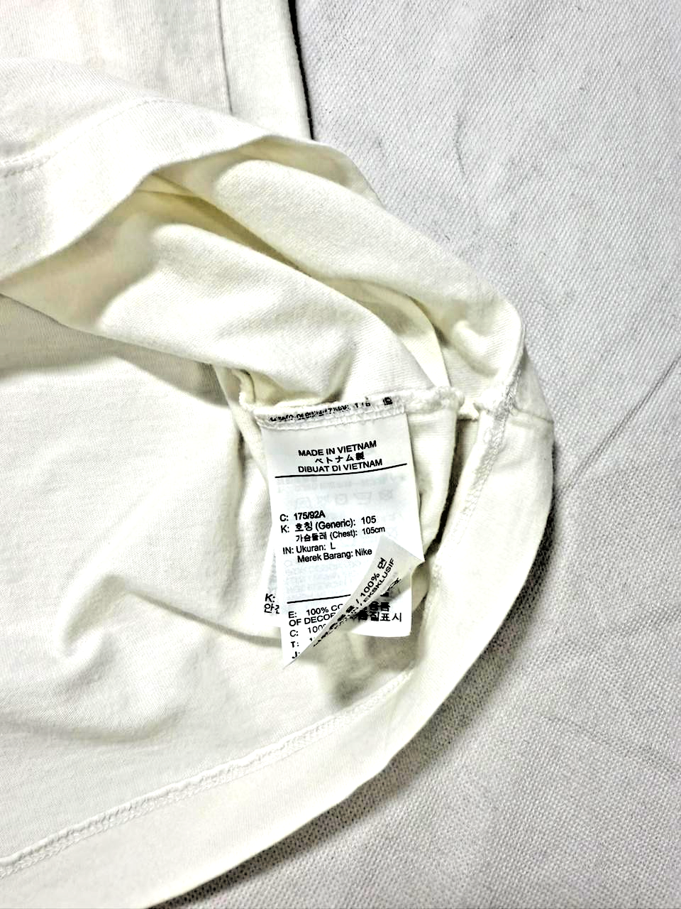 Pre-loved Jordan Jumpman Crew T-Shirt in white — regular fit, cotton, Size L. 16% off retail. Authenticity guaranteed. Shop now at Artistic Haul UAE.
