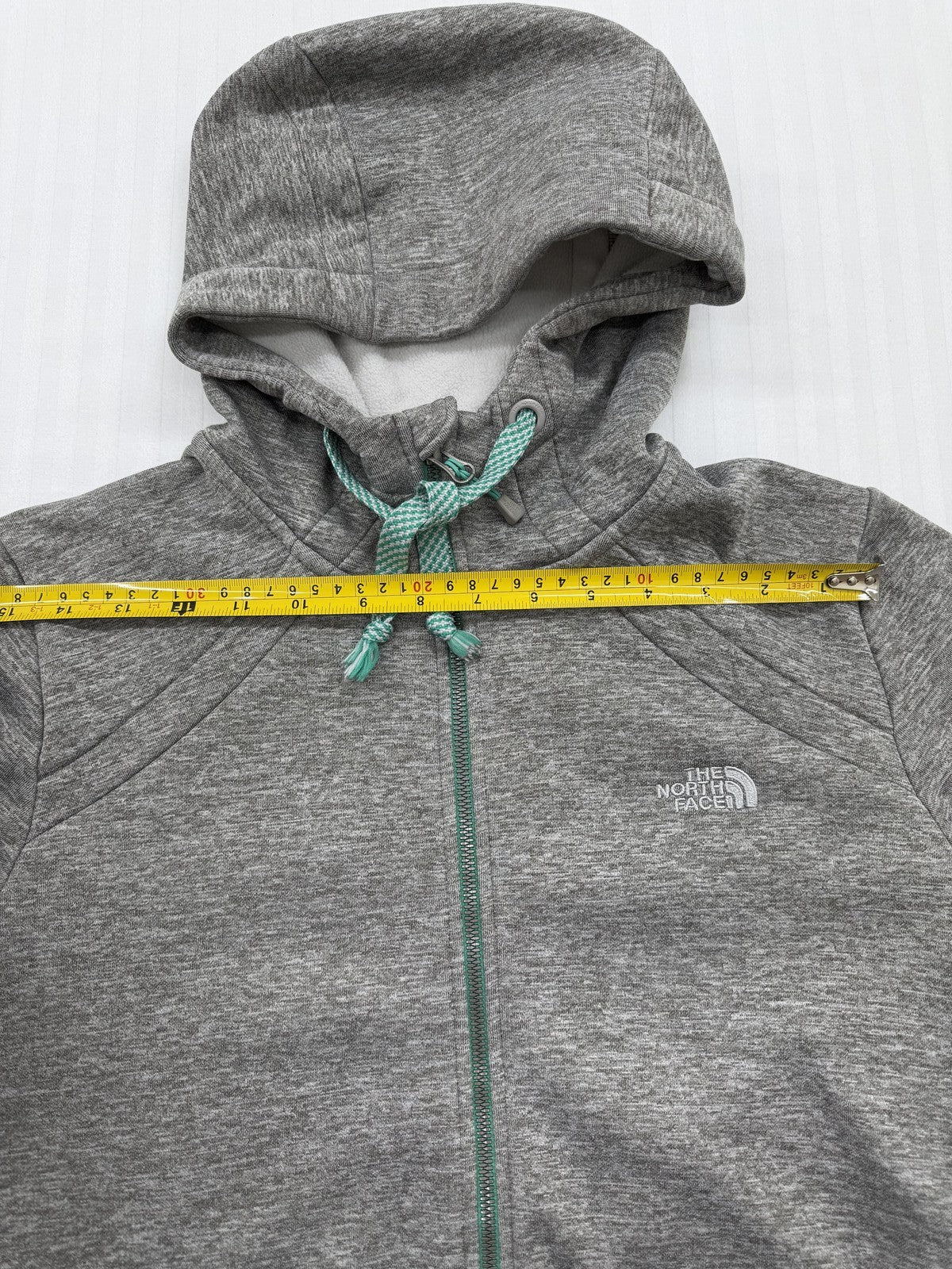 The North Face Boys Gray Zip Hoodie XL Fleece Outdoor Pullover