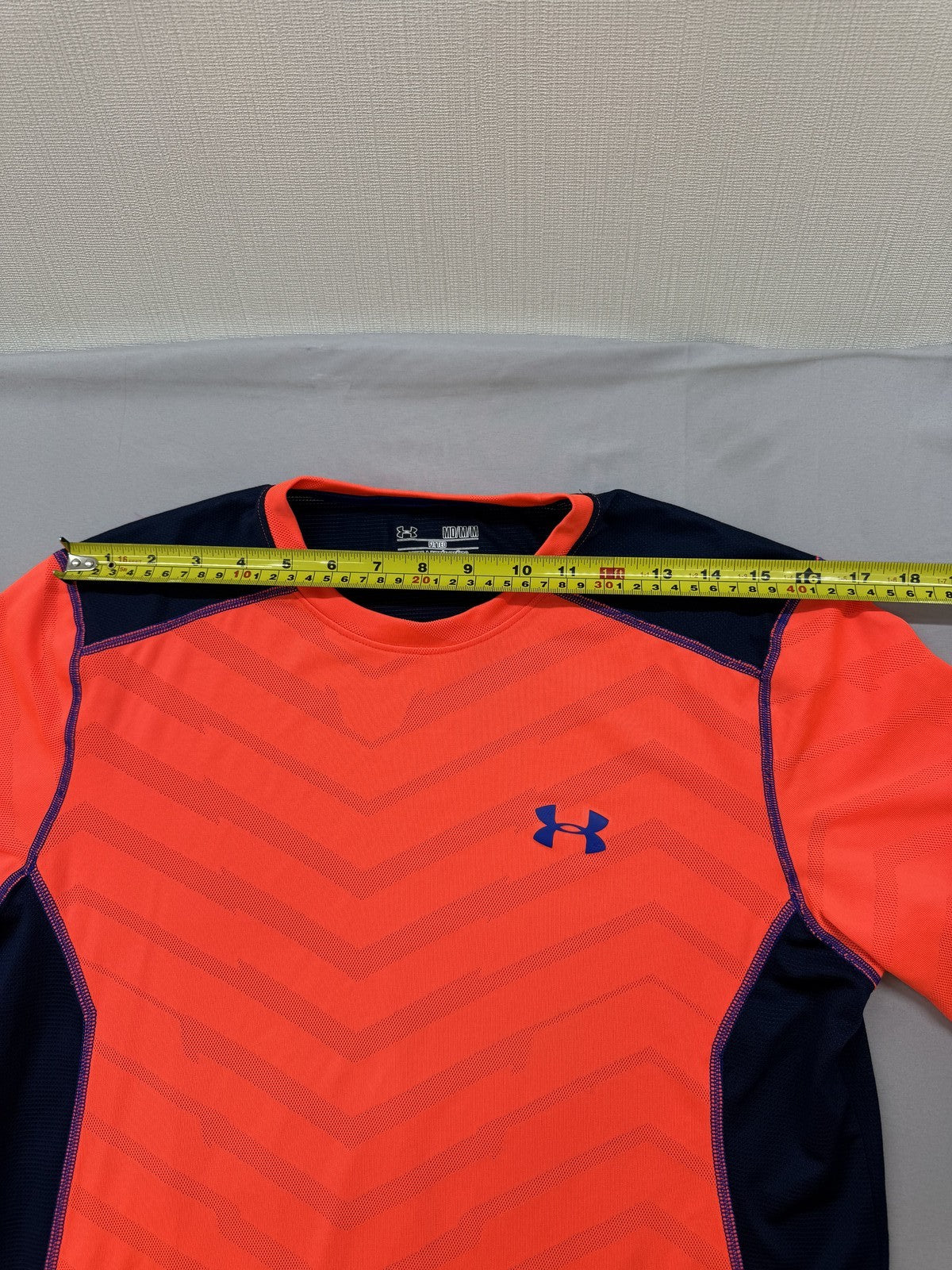 Under Armour HeatGear Men's Fitted M Orange/Navy Chevron Short Sleeve