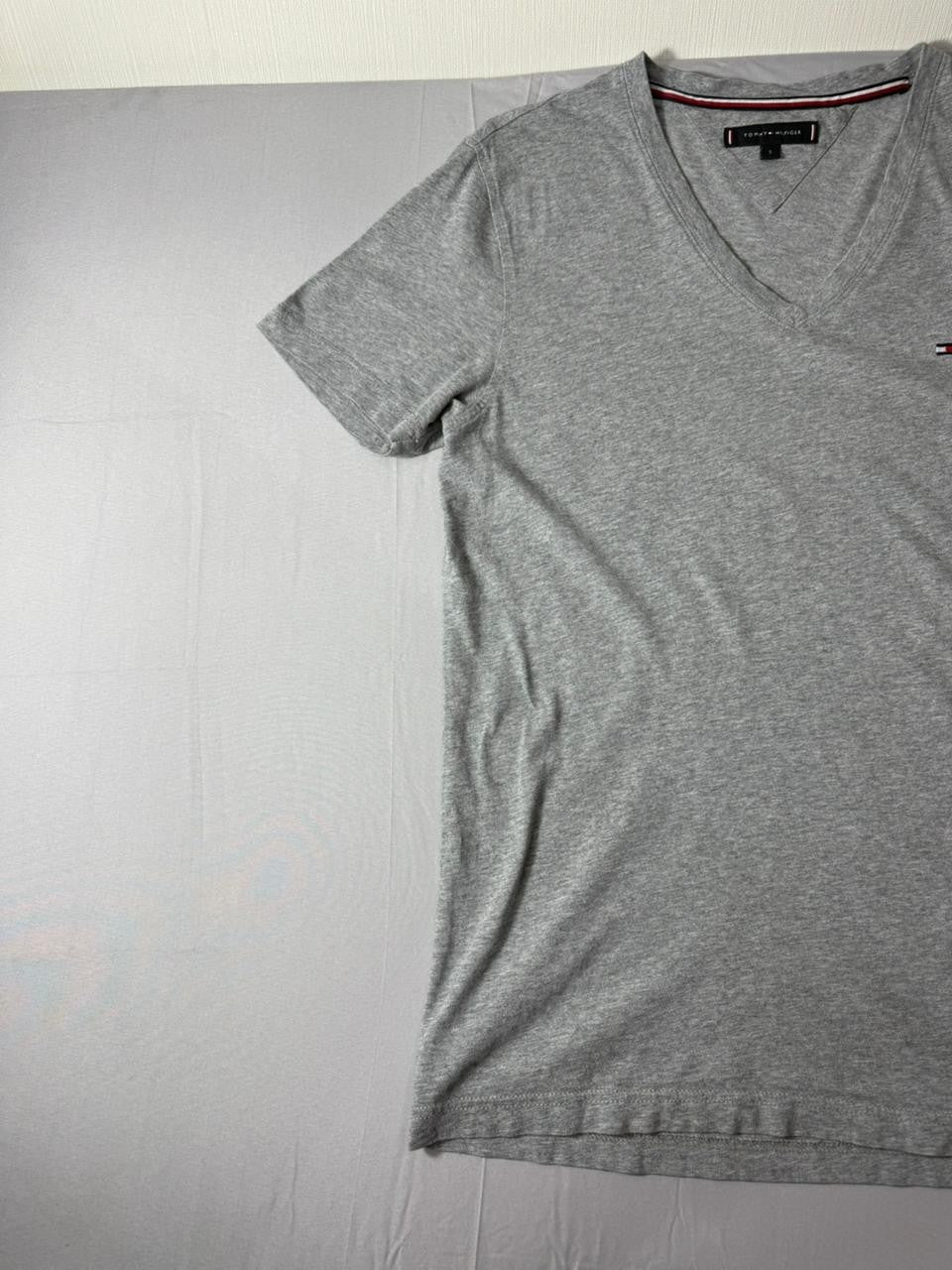 Tommy Hilfiger Men's V-Neck T-Shirt Grey Size S Small Short Sleeve