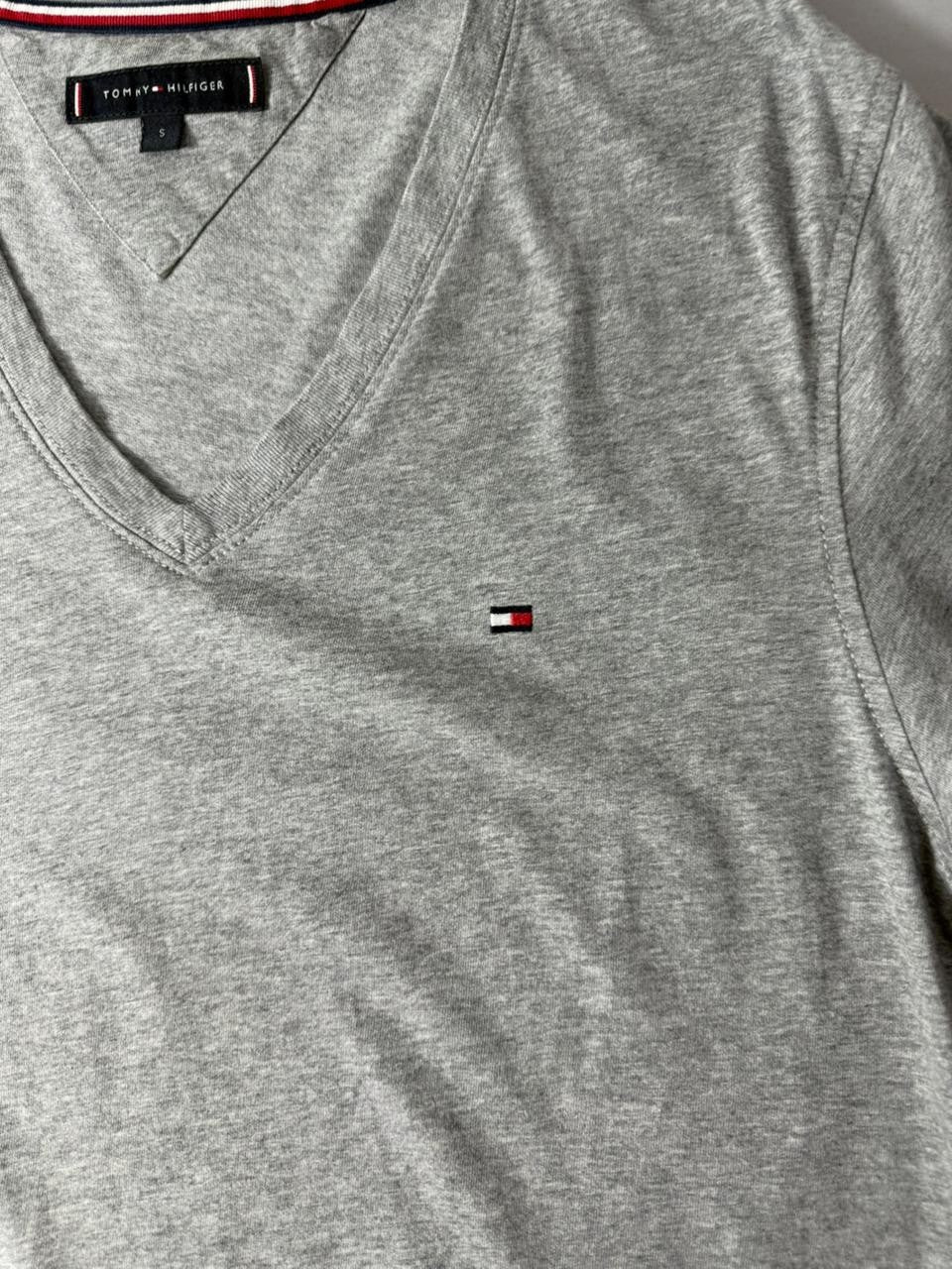 Tommy Hilfiger Men's V-Neck T-Shirt Grey Size S Small Short Sleeve