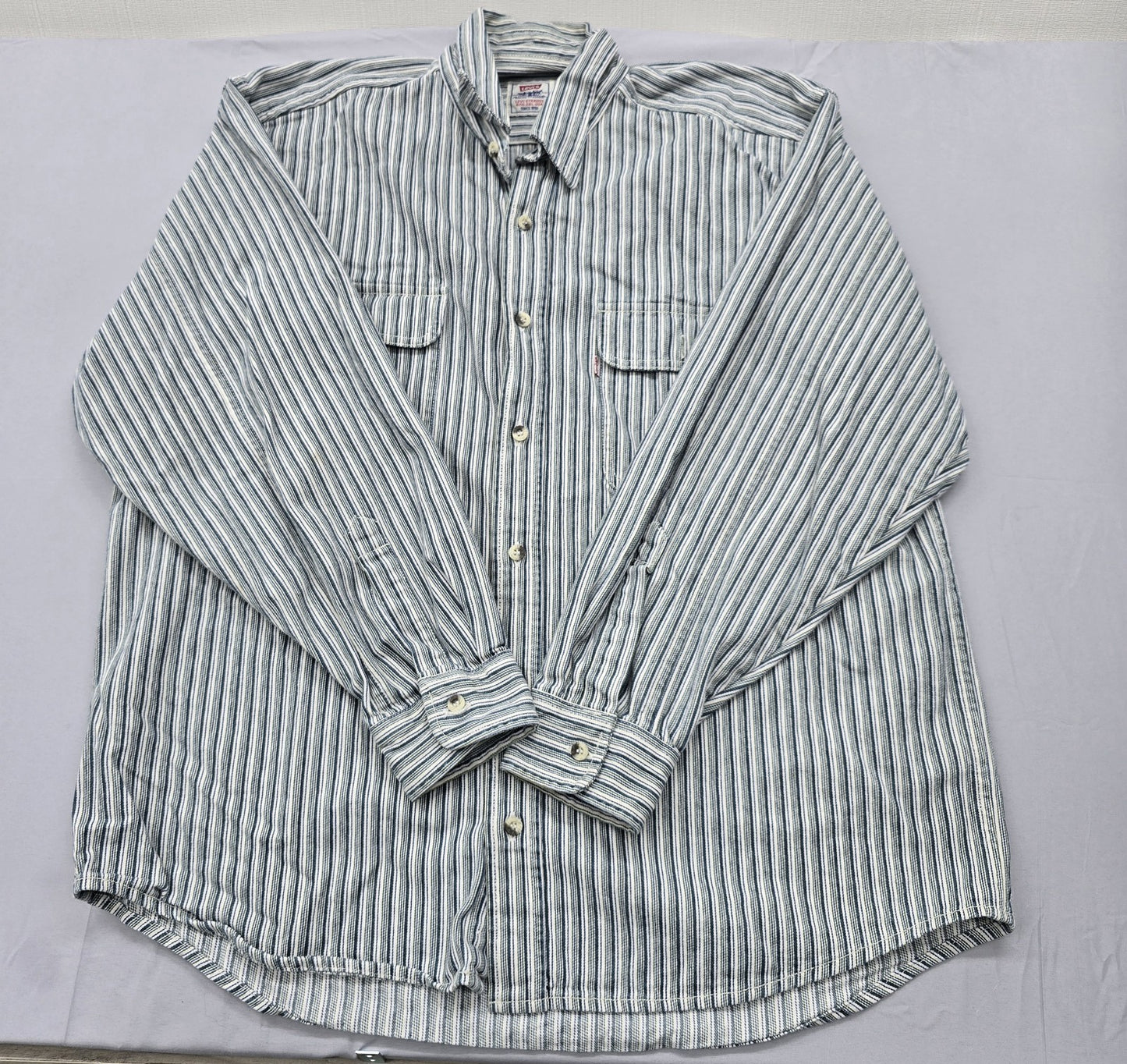 Levi's Men's Blue Striped Denim Button-Down Shirt Size L Relaxed Fit