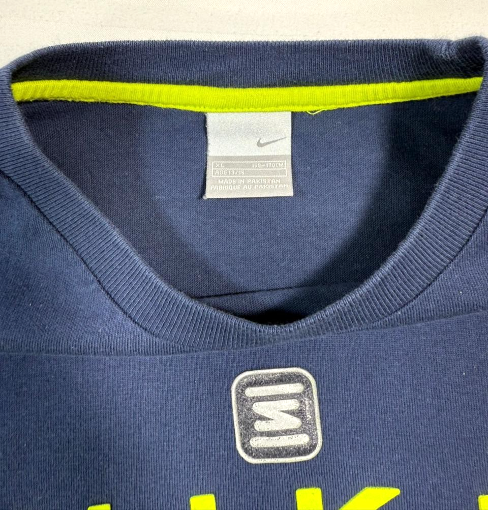 Nike Men's T-Shirt, Likely Featuring Dri-FIT - Size XL