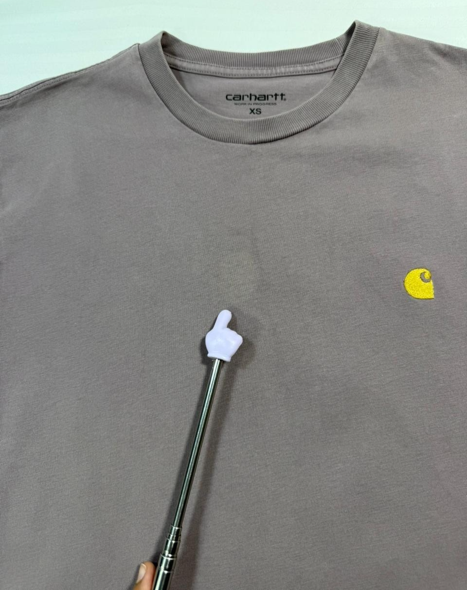 Carhartt Wip Chase T-Shirt In The Color Porphyry With A Gold Logo - Size XS