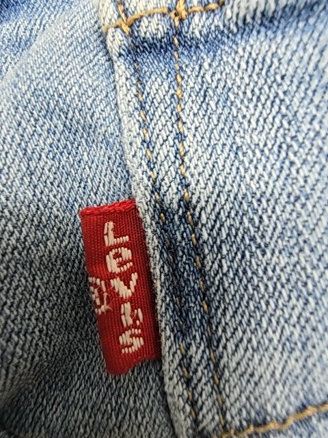 Levi's Boys Light Blue Denim Shorts 17" Inseam Size 38cm Excellent Cond