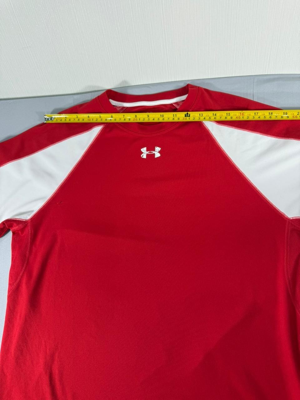 Under Armour HeatGear Men's Red Athletic T-Shirt Size L Sports Tee