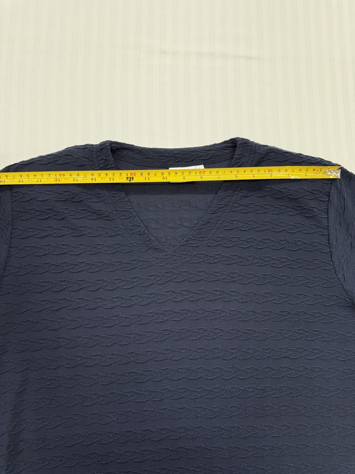 Gina Laura Women’s Navy V-Neck T-Shirt Size L Regular Fit