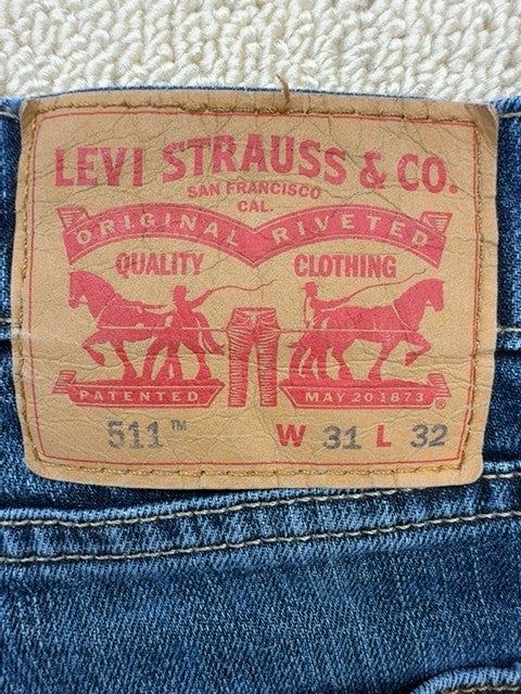 Vintage Levi's Men's Blue Jeans – Size 31x32, Slim Fit