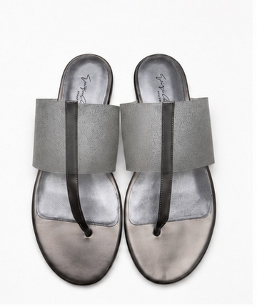 Giorgio Armani Women's Thong Sandals Metallic Silver Finish 37 BNWT